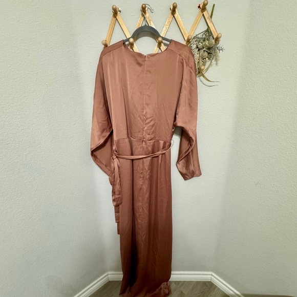 NWT! ASOS Design Curve Maxi Satin Batwing Wrap Waist Gala Formal Dress Sz 18 - Picture 3 of 6